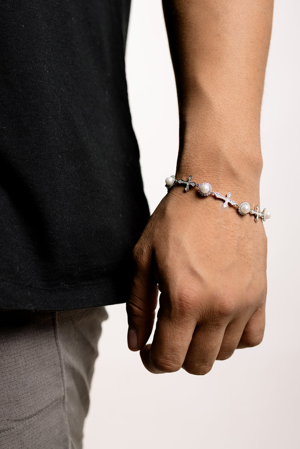BRAZALETE MONTECRISTO DE CRUZ CON DIAMANTES ZIRCONIA